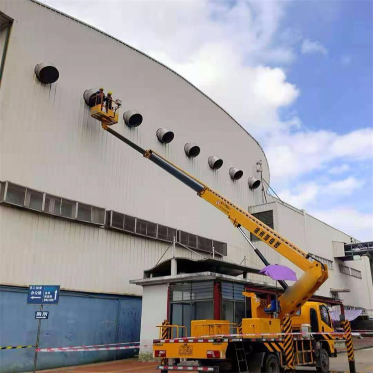 十月田镇高空作业车出租服务：专业广告牌安装解决方案