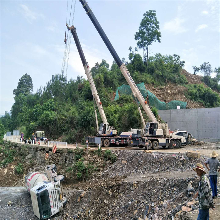 十月田镇汽车掉沟里叫吊车救援要多少钱